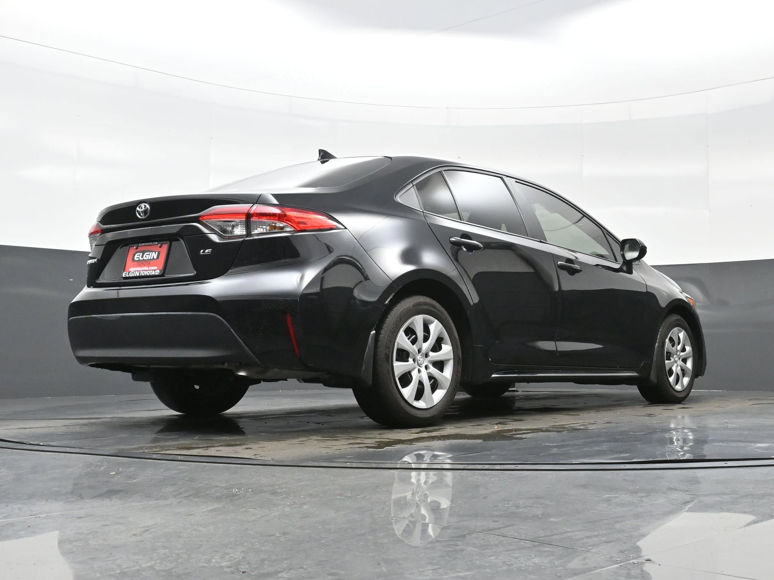 Used 2025 Toyota Corolla LE FWD image 30