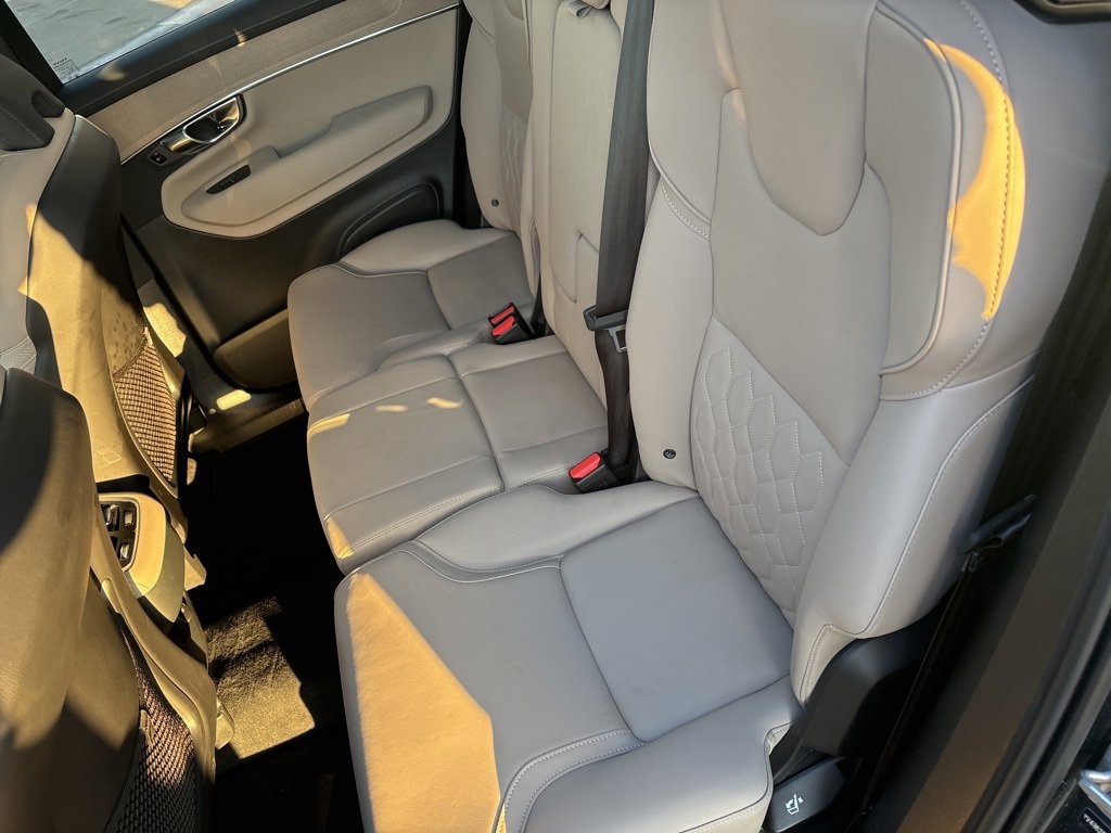 Certified 2025 Volvo XC90 B6 Plus image 39
