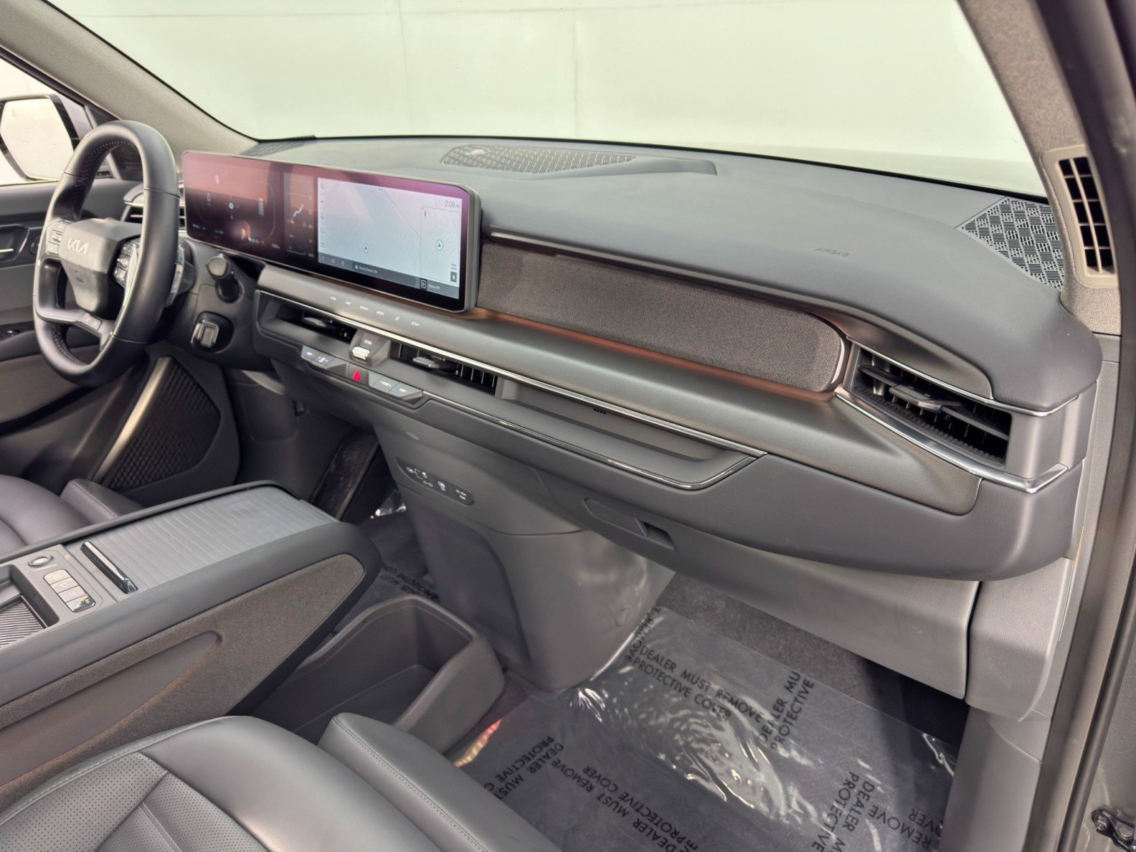 Used 2024 Kia EV9 Land image 15