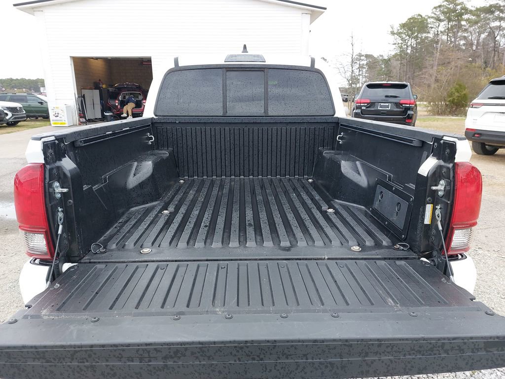Used 2022 Toyota Tacoma SR image 11