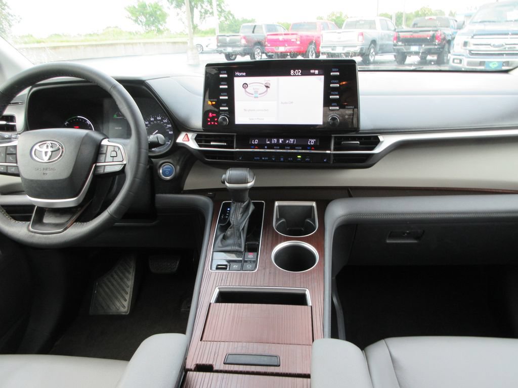 Used 2022 Toyota Sienna XLE AWD/4WD image 17