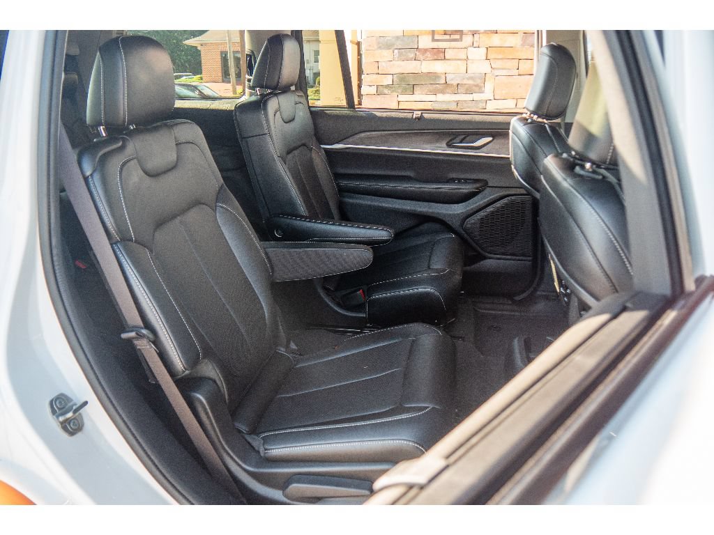 Used 2023 Jeep Grand Cherokee L Limited w/ Luxury Tech Group II AWD/4WD image 21