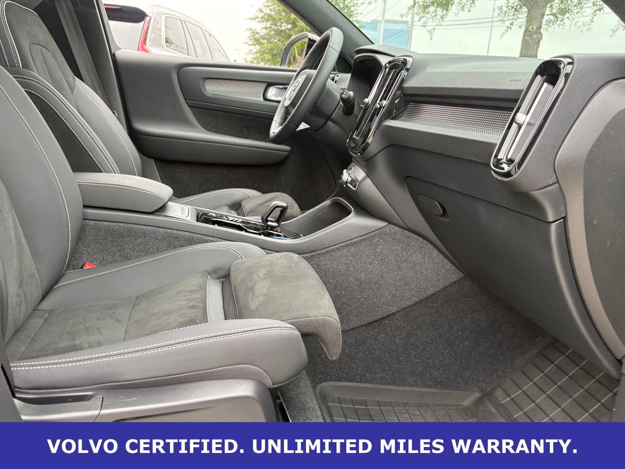 Certified 2023 Volvo XC40 B5 Plus w/ Climate Package AWD/4WD image 34