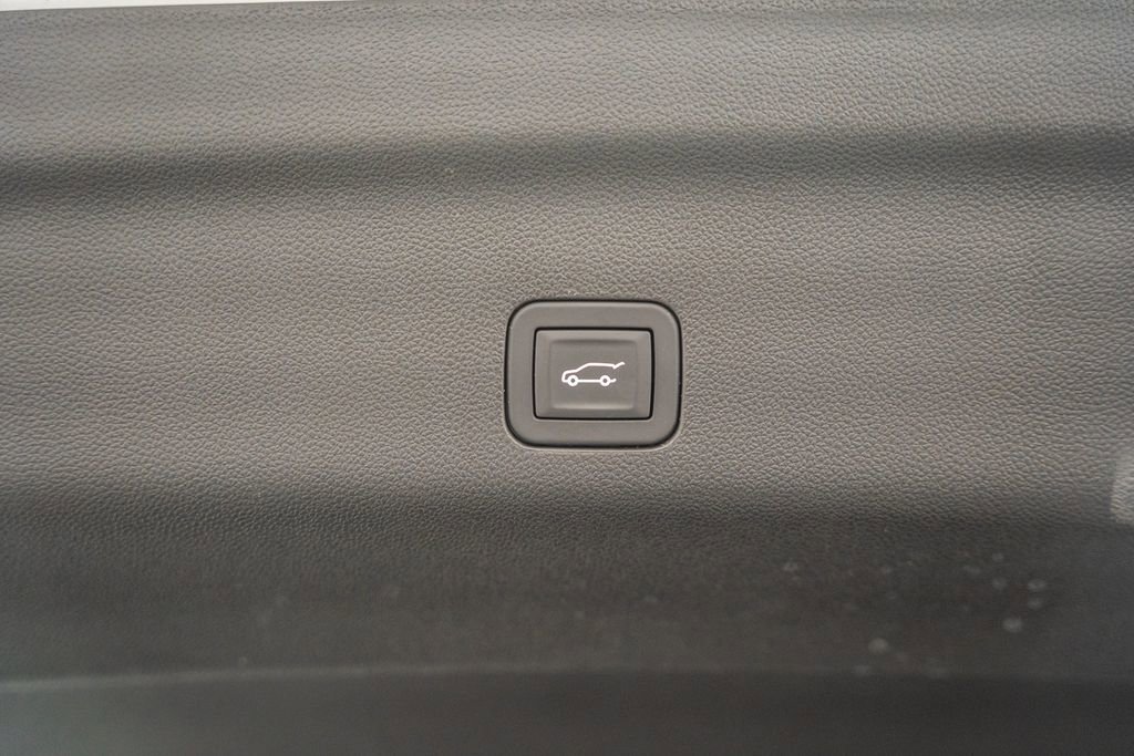 Used 2024 Chevrolet Suburban High Country AWD/4WD image 12