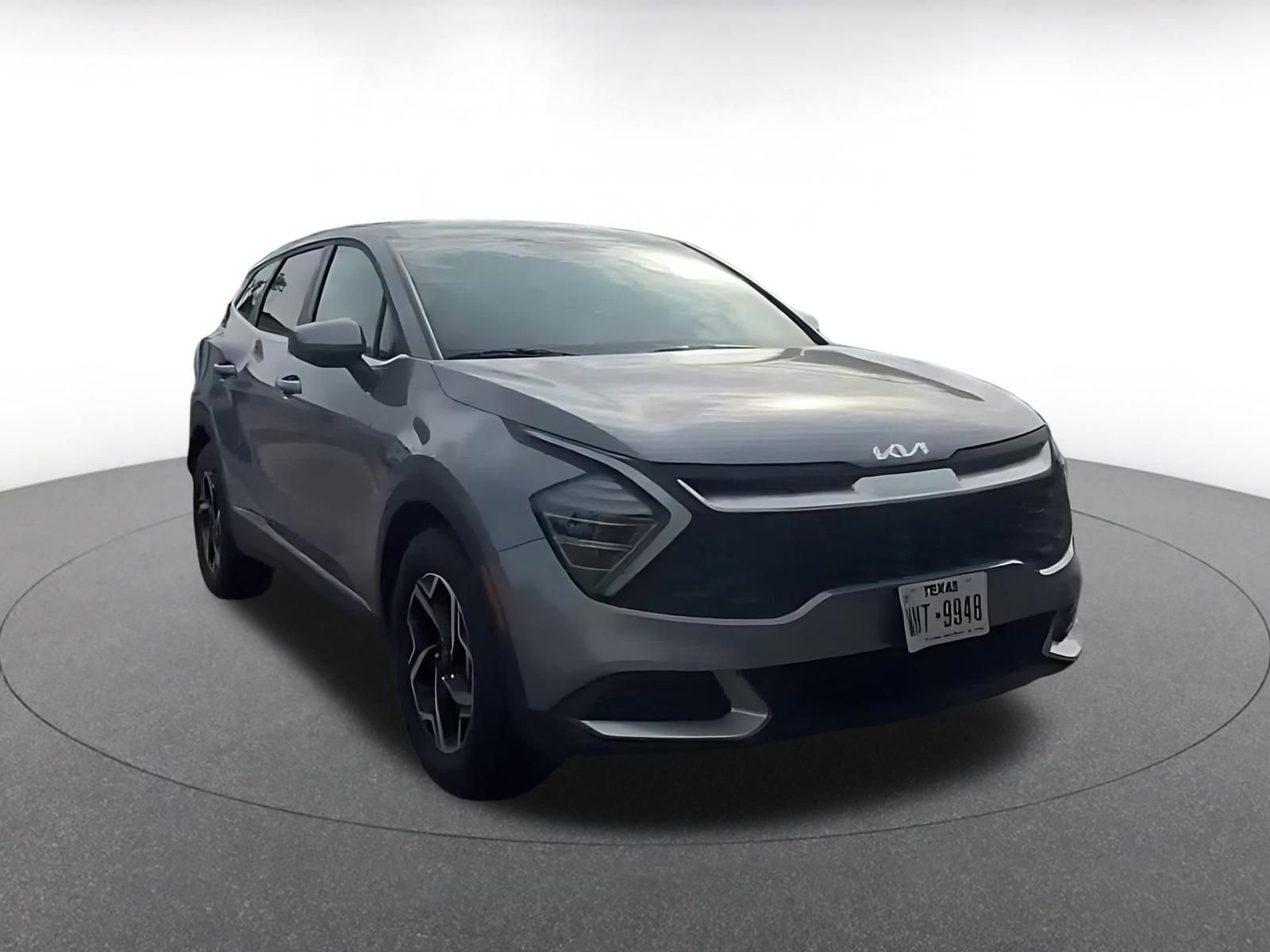 Used 2025 Kia Sportage LX image 3