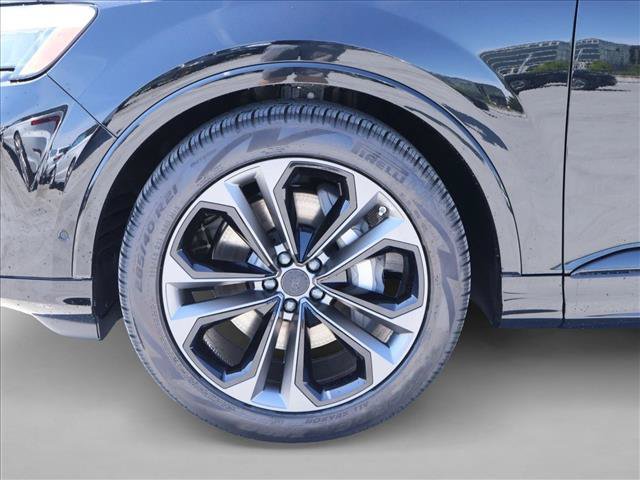 New 2026 Audi Q7 3.0T Premium Plus AWD/4WD image 10