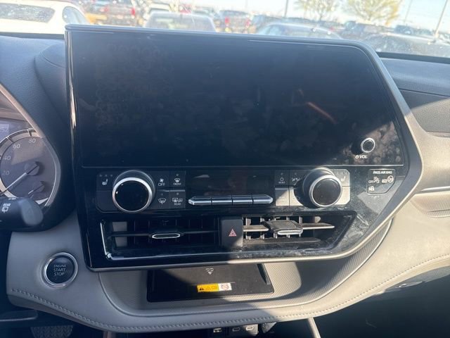 Used 2024 Toyota Highlander XLE image 8