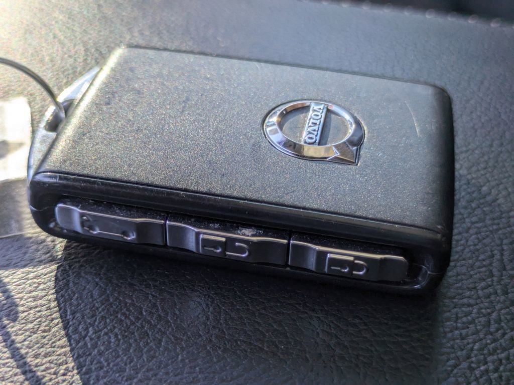 Used 2022 Volvo XC90 T5 Momentum w/ Protection Package Premier image 34