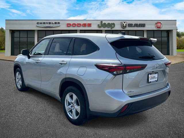 Used 2024 Toyota Highlander LE image 34