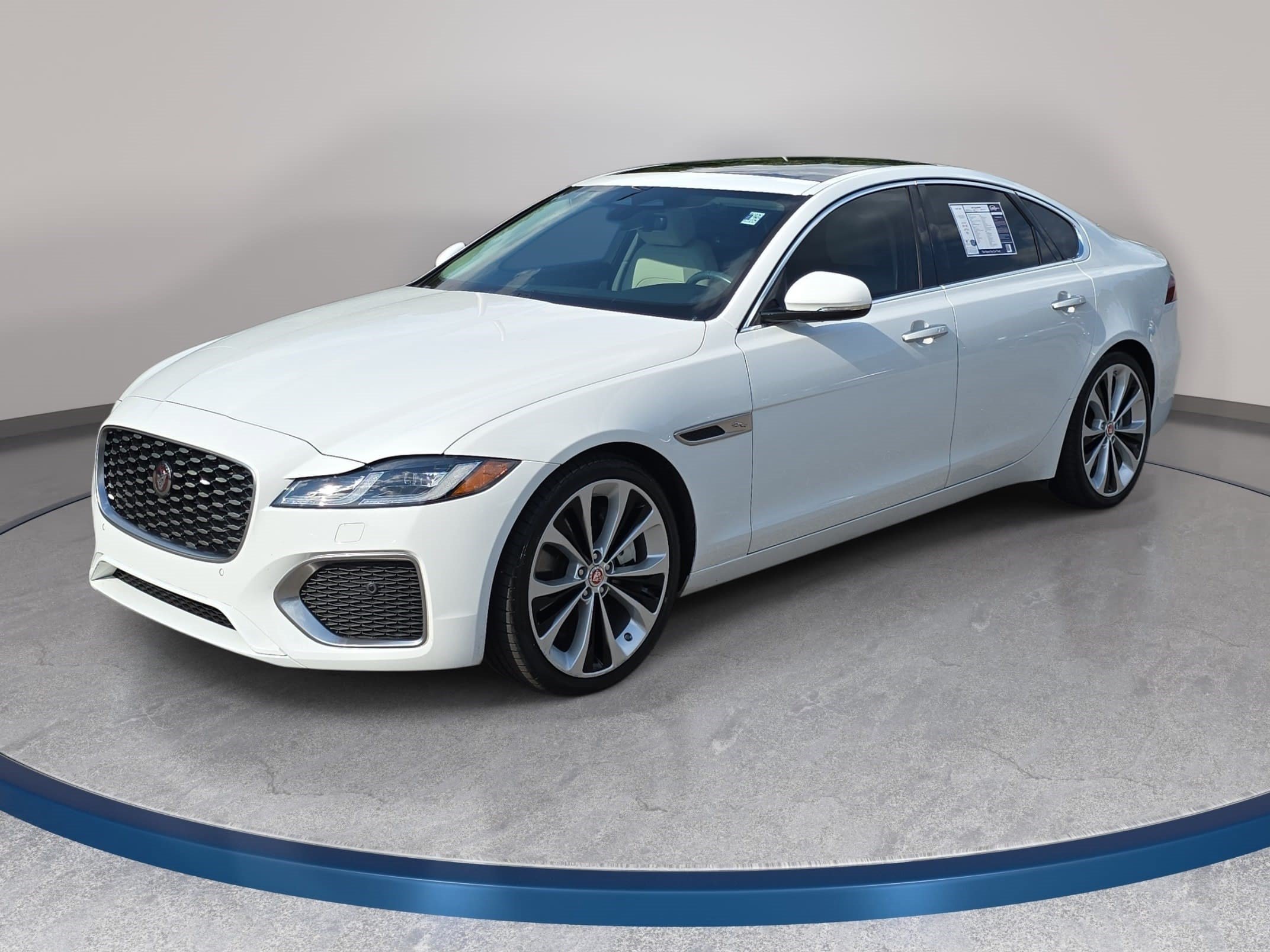 Used 2022 Jaguar XF SE RWD image 1