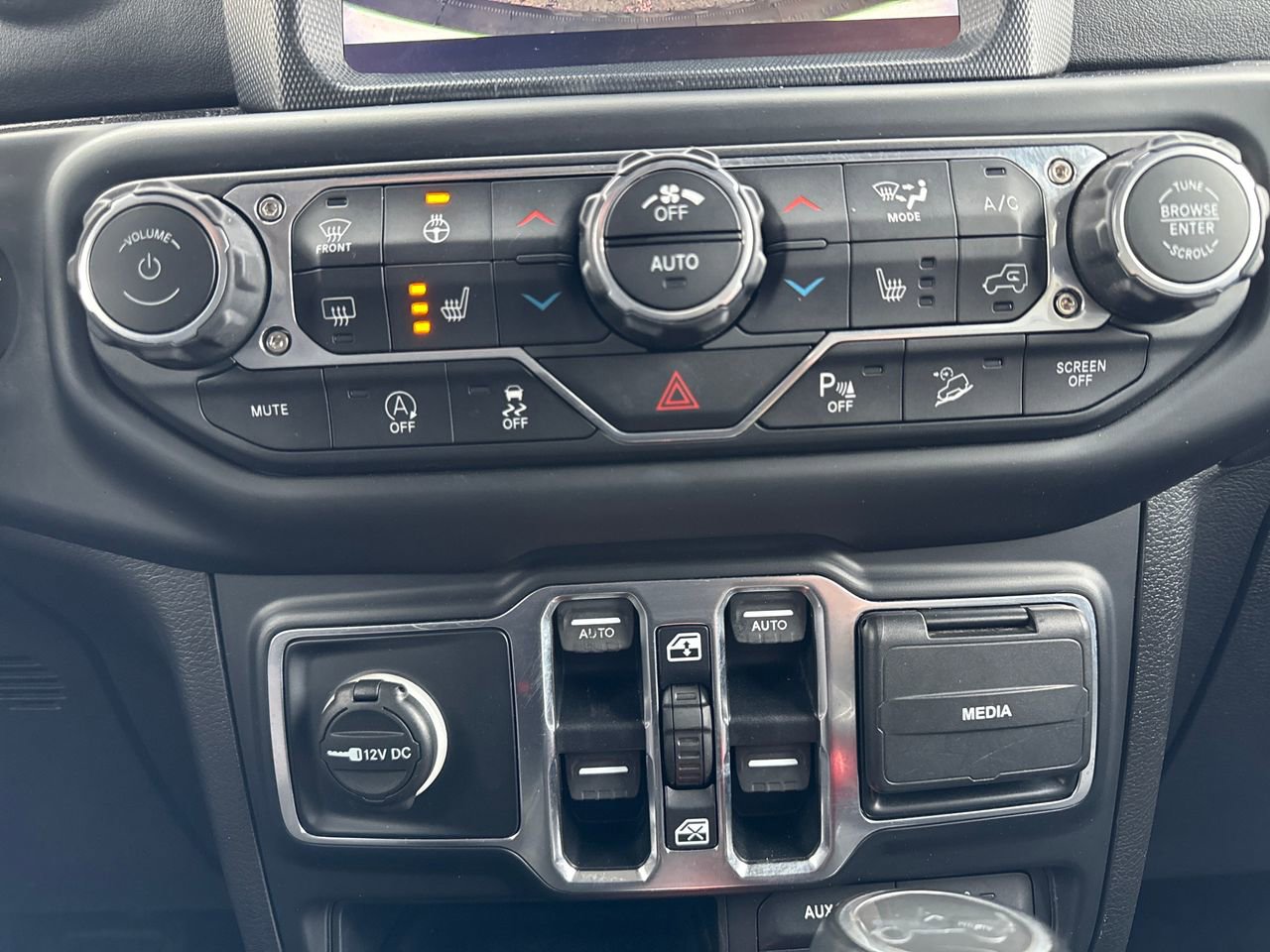 Used 2019 Jeep Wrangler Unlimited Sahara w/ Dual Top Group image 21