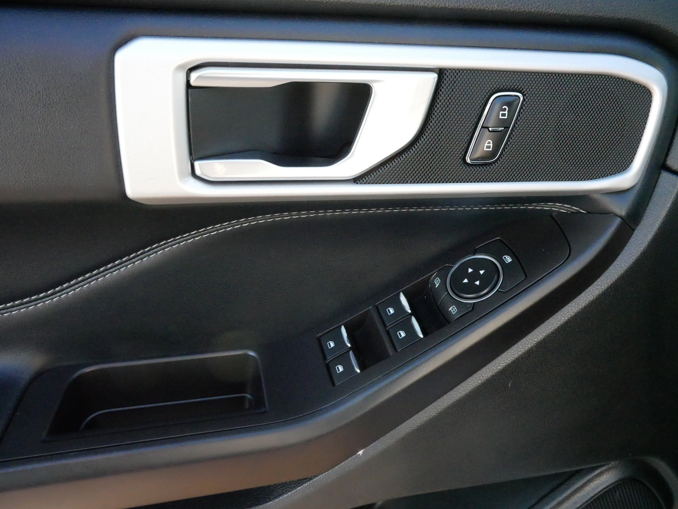 Used 2020 Ford Explorer XLT w/ Equipment Group 202A image 19