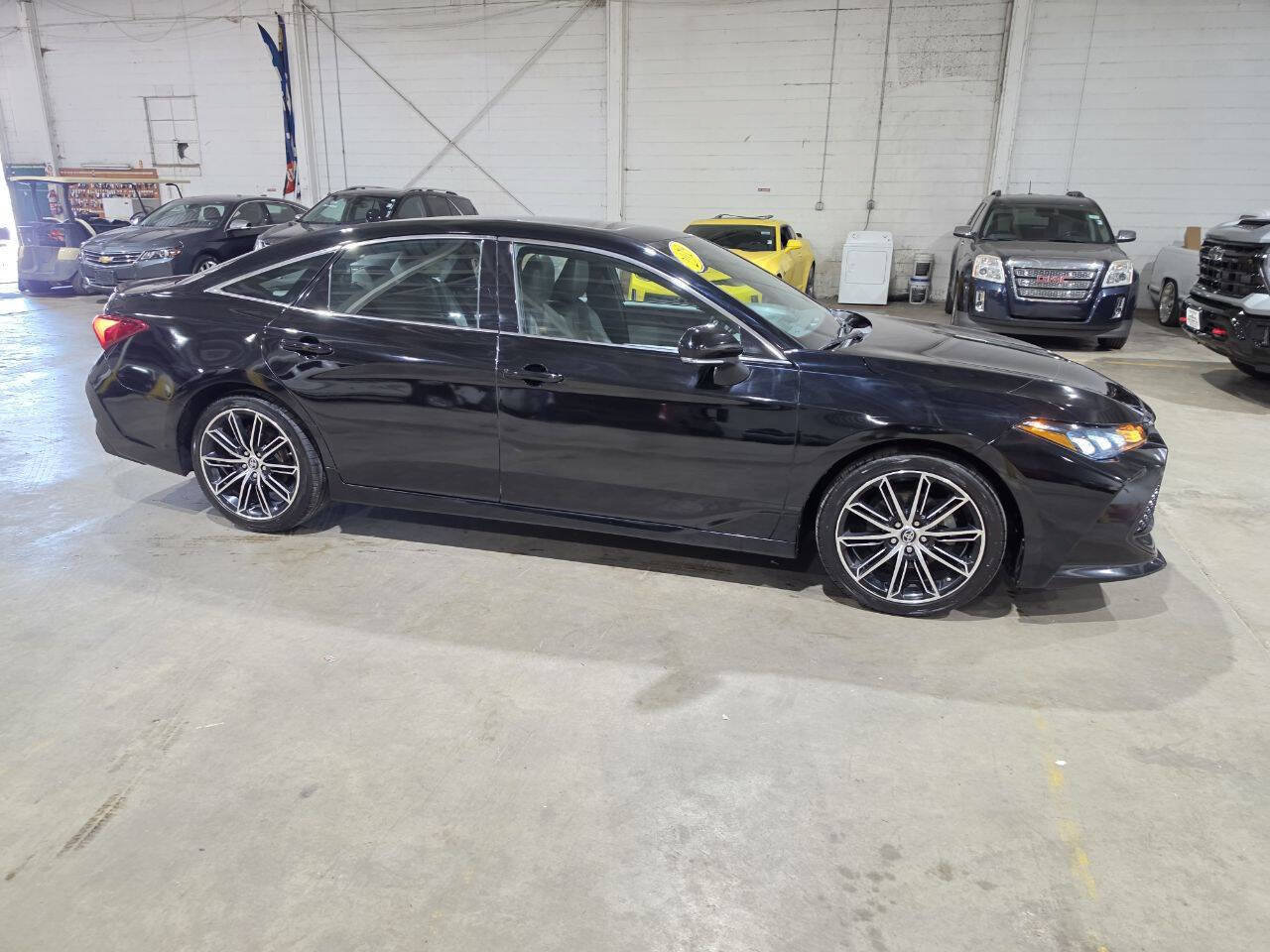 Used 2019 Toyota Avalon XSE w/ All Weather Liner Package FWD image 15