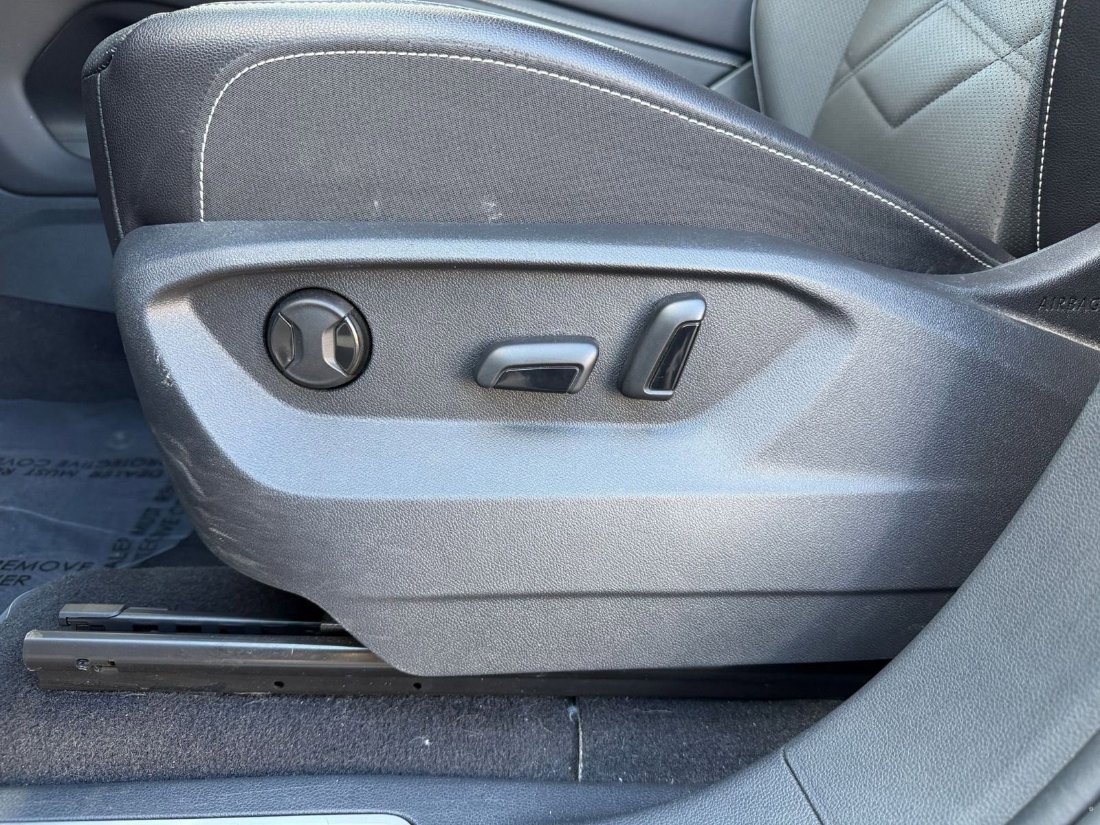 Used 2025 Volkswagen Atlas SE AWD/4WD image 22