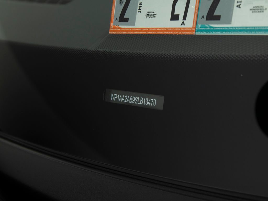 Certified 2025 Porsche Macan image 42