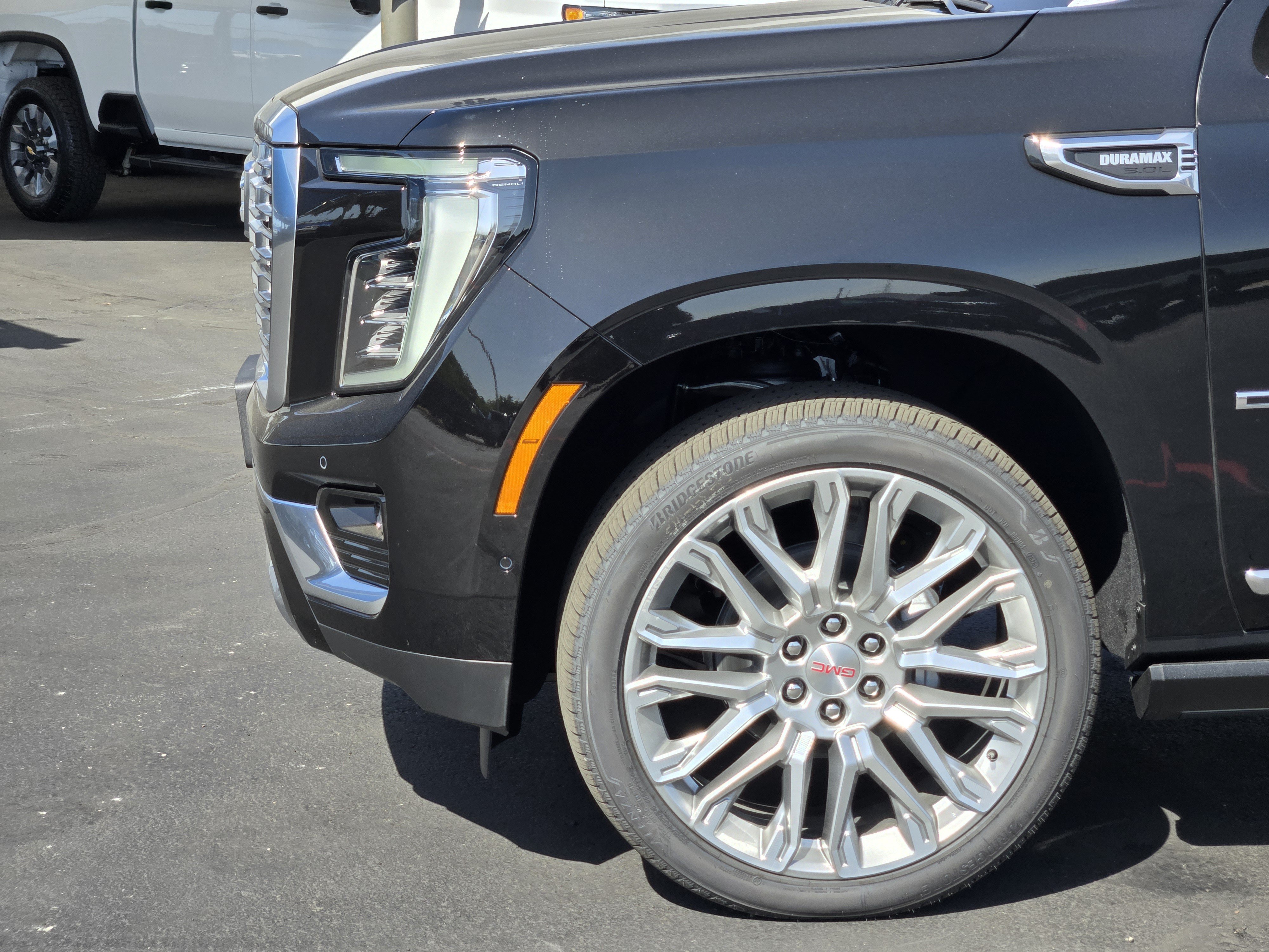 New 2026 GMC Yukon XL Denali w/ Denali Reserve Package AWD/4WD image 5