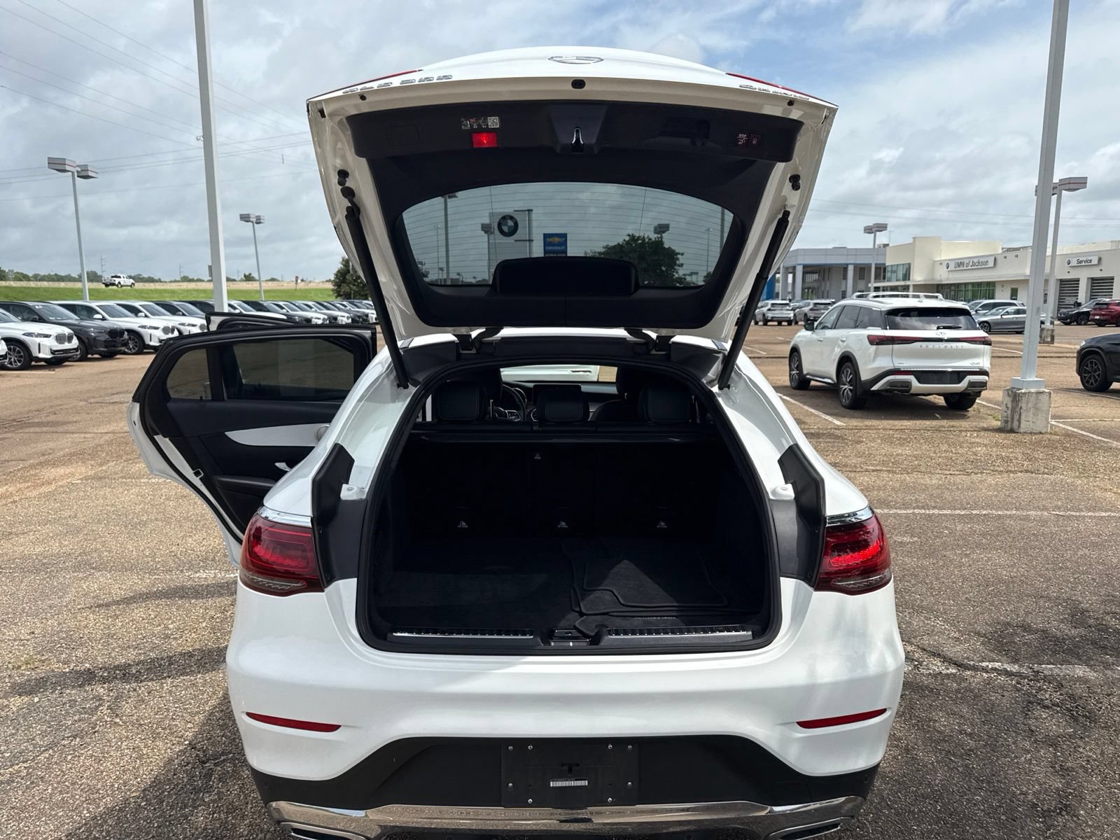 Used 2023 Mercedes-Benz GLC 300 4MATIC Coupe image 9