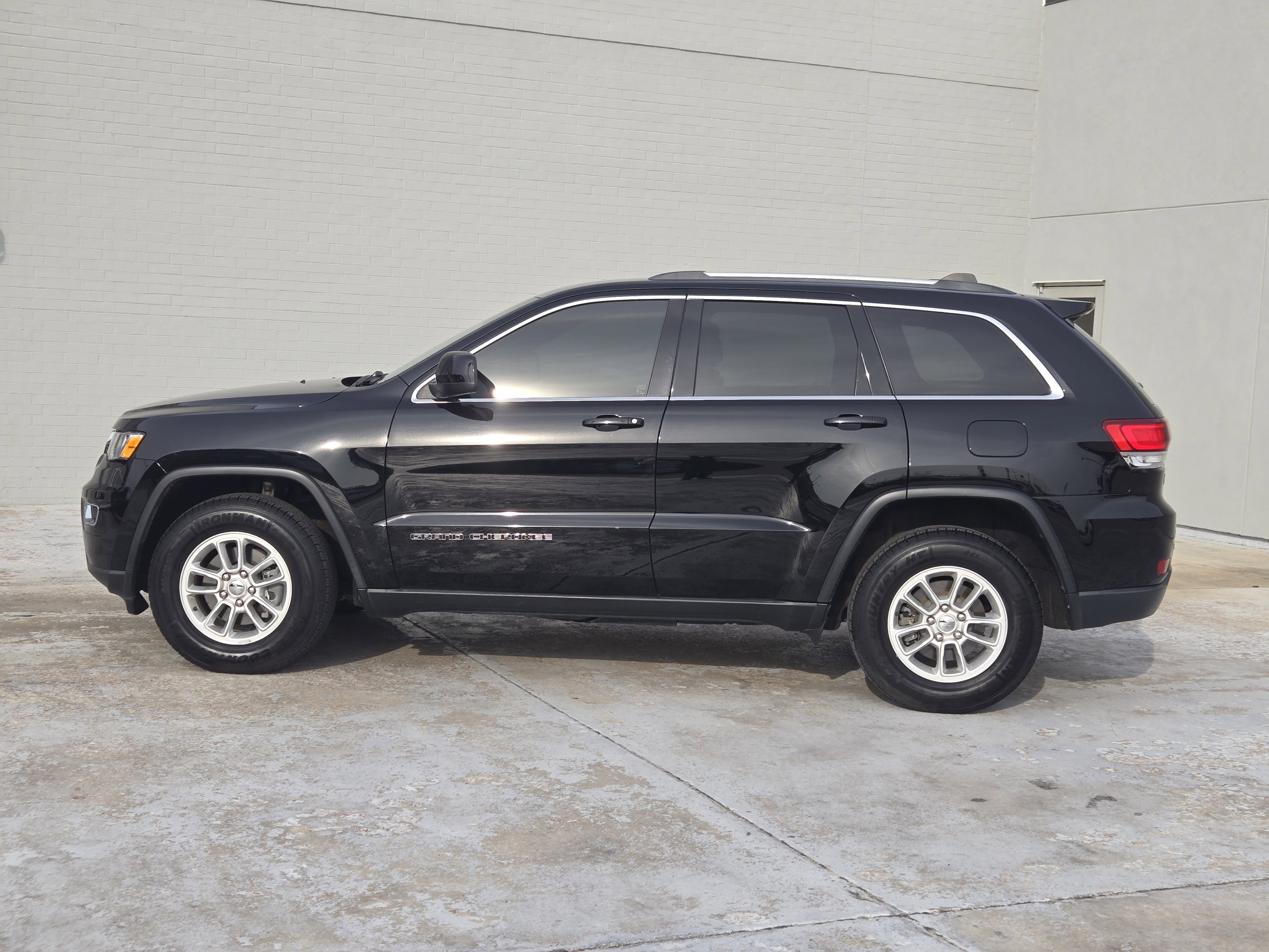 Used 2020 Jeep Grand Cherokee Laredo image 5