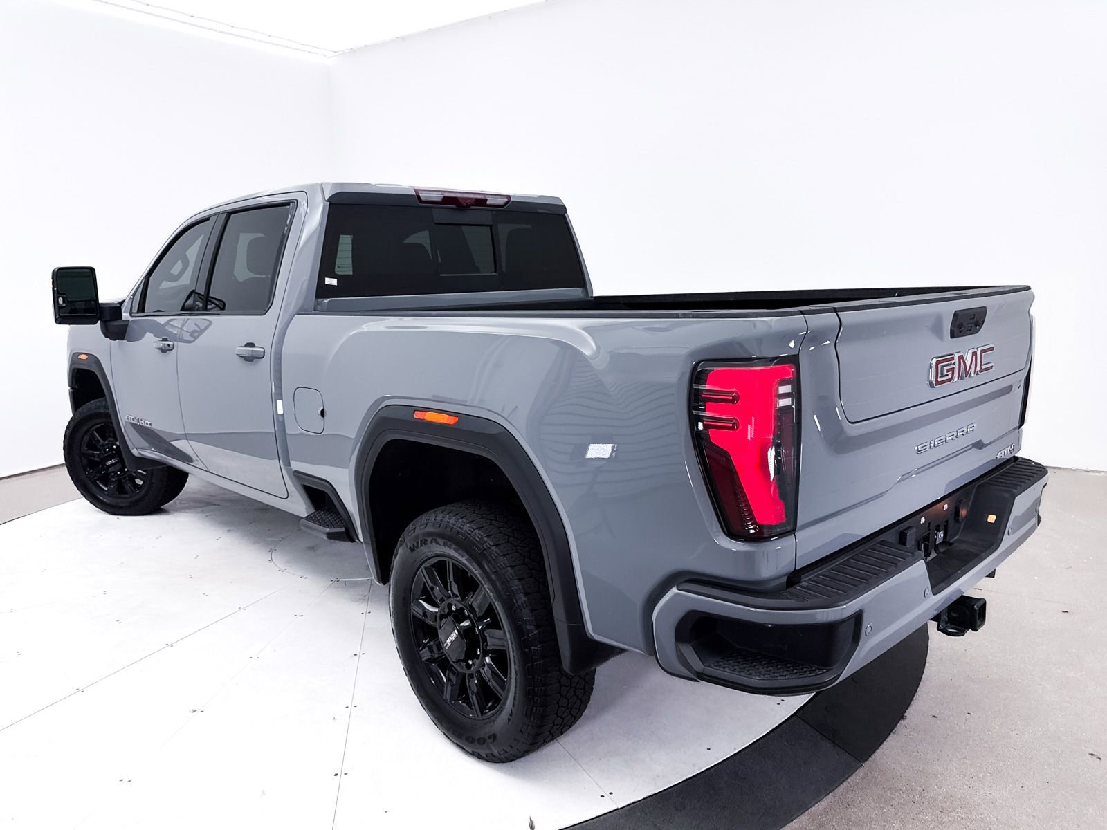 Used 2025 GMC Sierra 2500 AT4 w/ Technology Package image 2