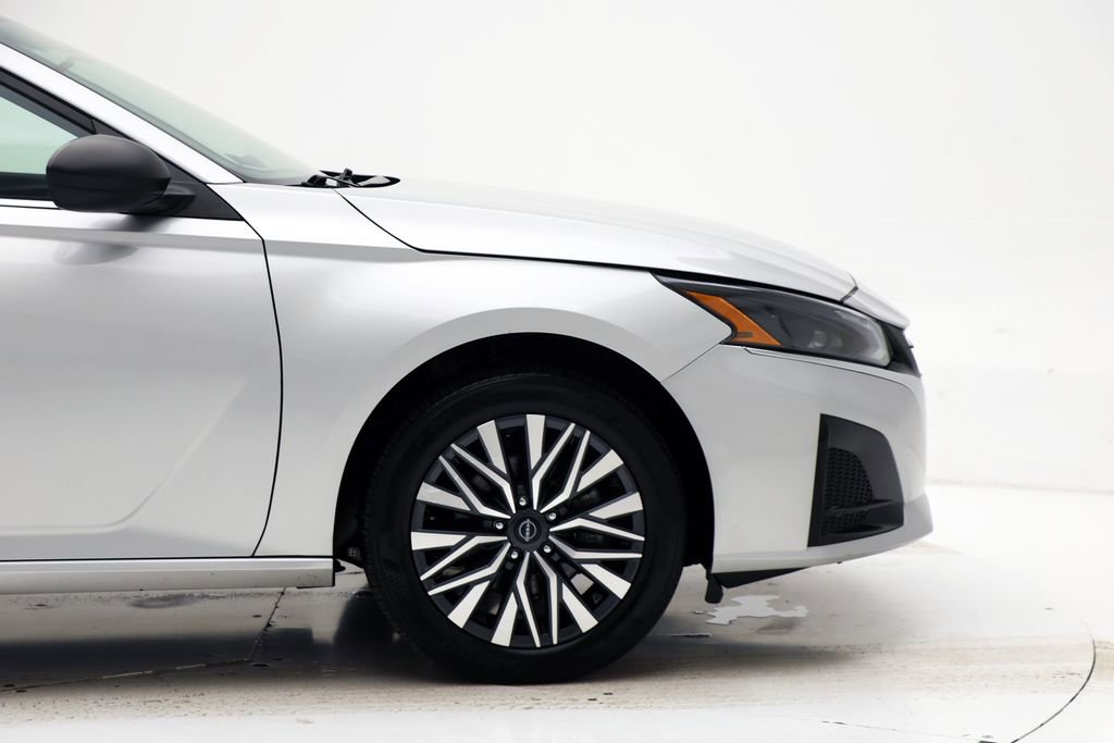 Used 2024 Nissan Altima 2.5 SV image 4