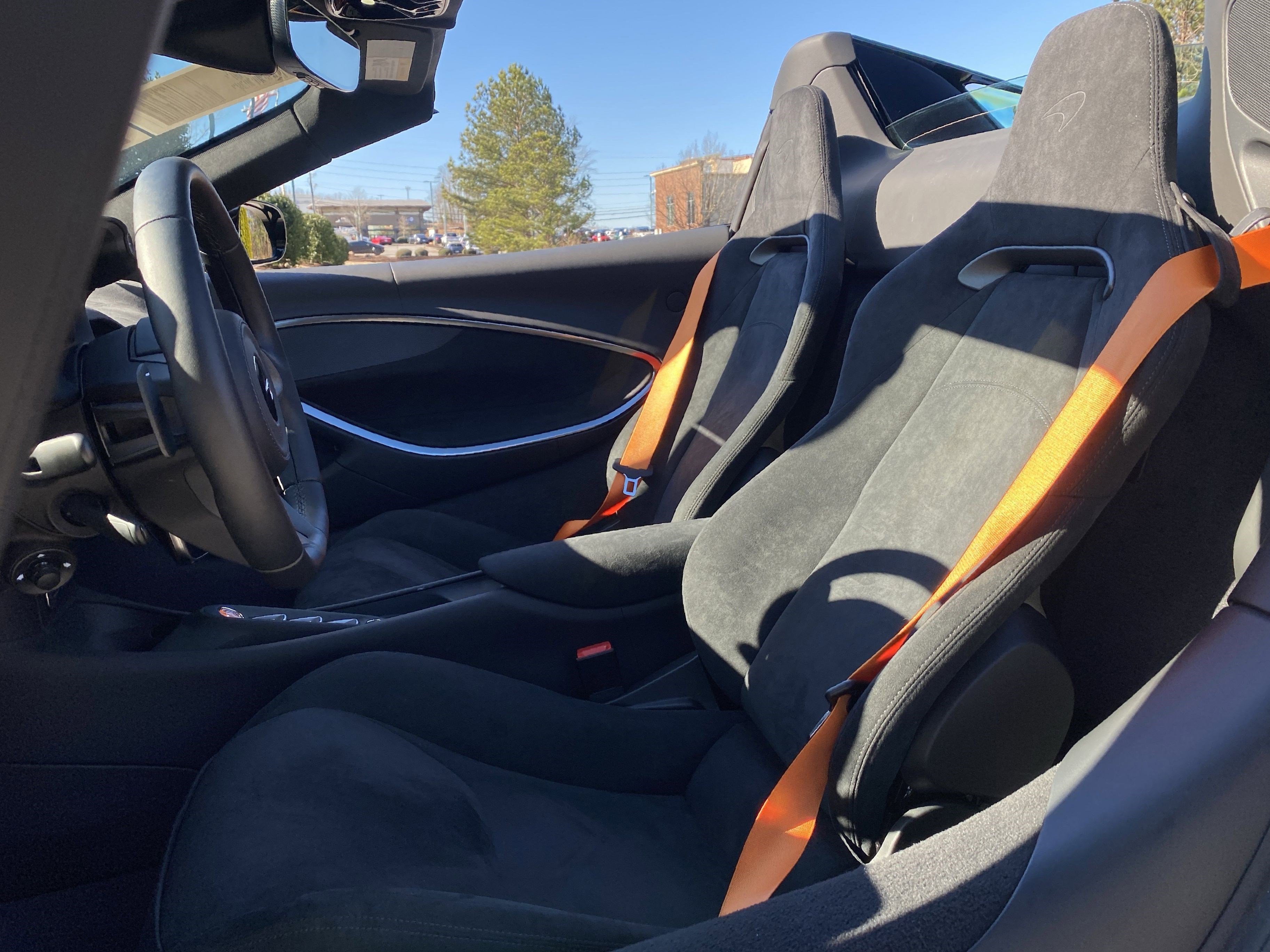 Used 2025 McLaren Artura Spider image 8