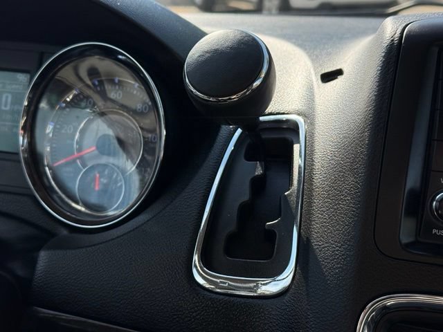 Certified 2016 Chrysler Town & Country Touring FWD image 20