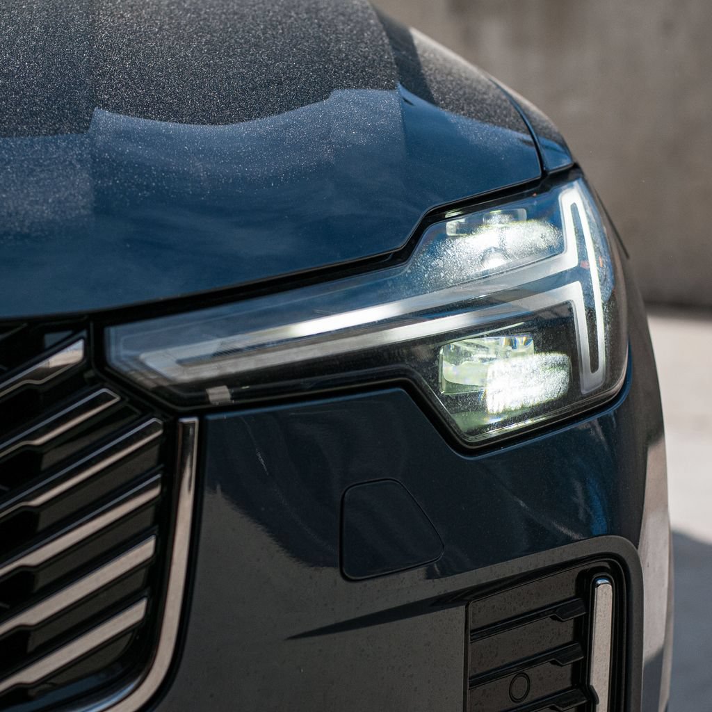 New 2026 Volvo XC90 B6 Plus w/ Protection Package Premier AWD/4WD image 3