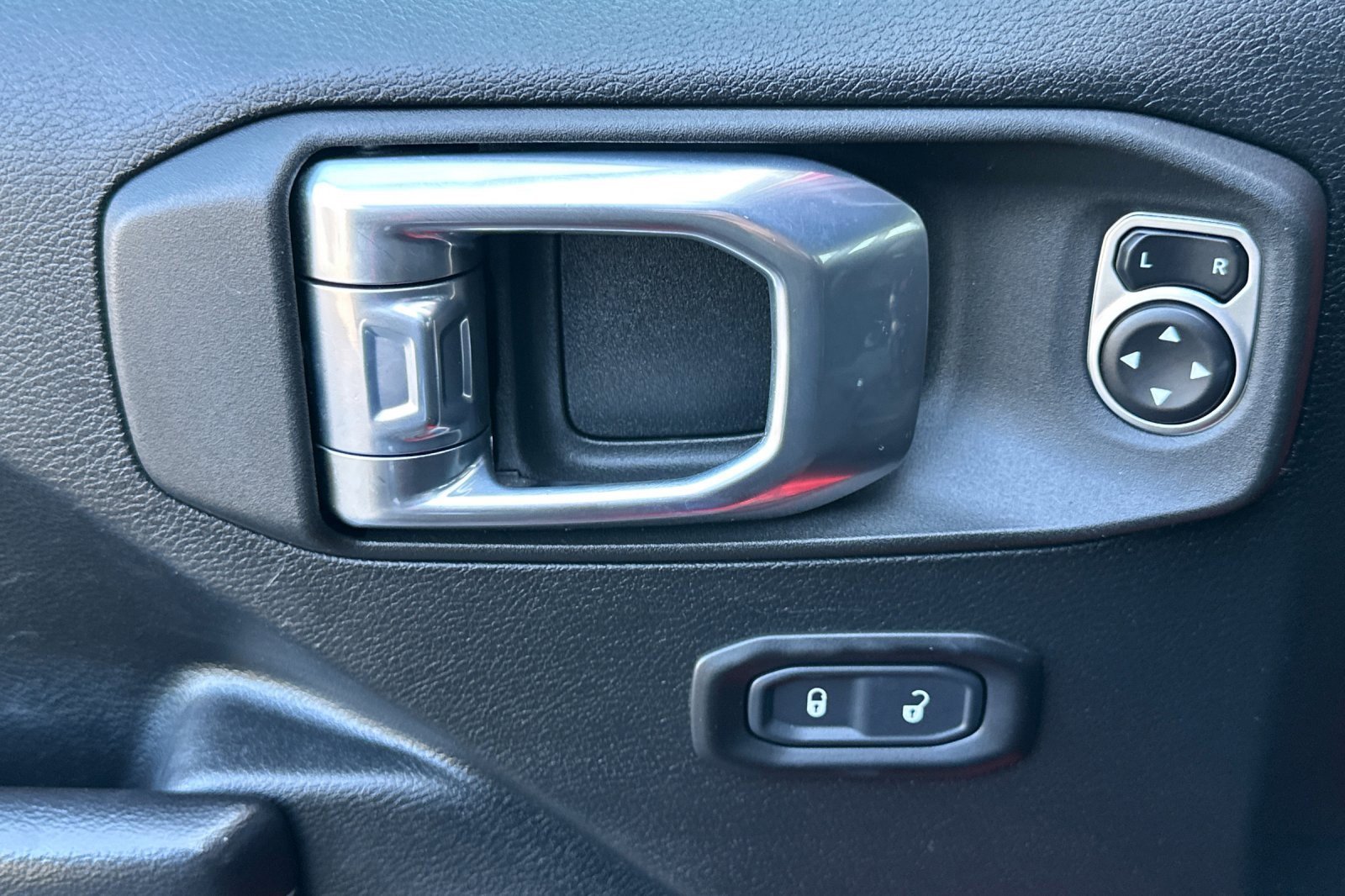 Used 2021 Jeep Wrangler Unlimited Rubicon image 13