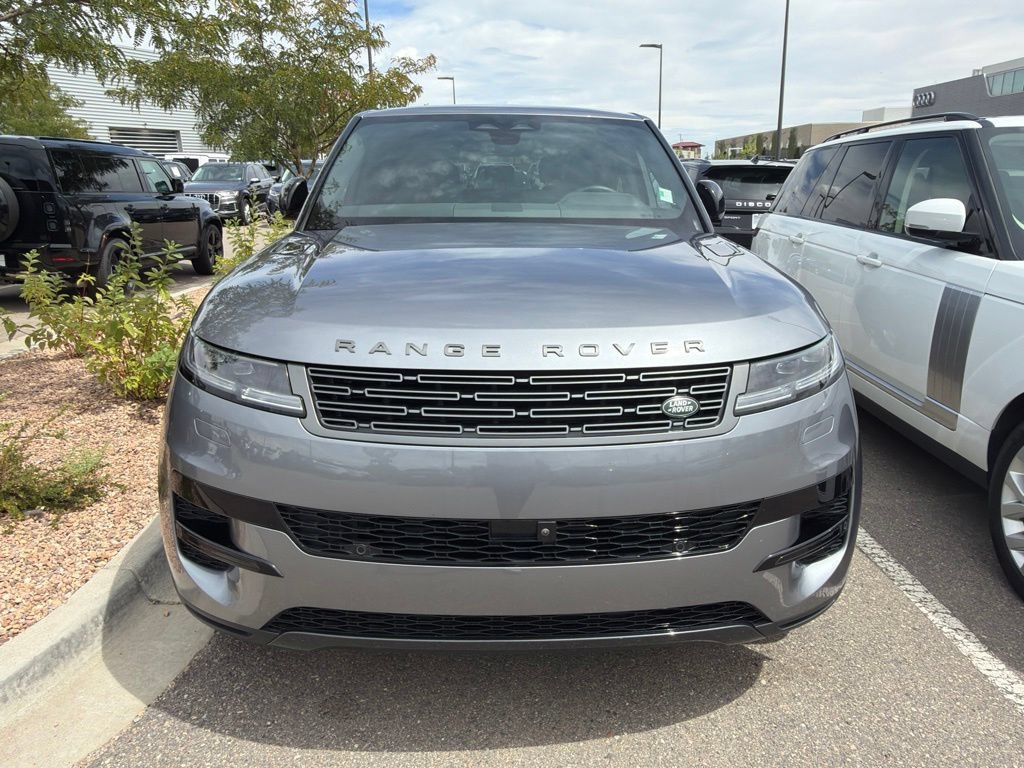 Used 2025 Land Rover Range Rover Sport SE AWD/4WD image 2