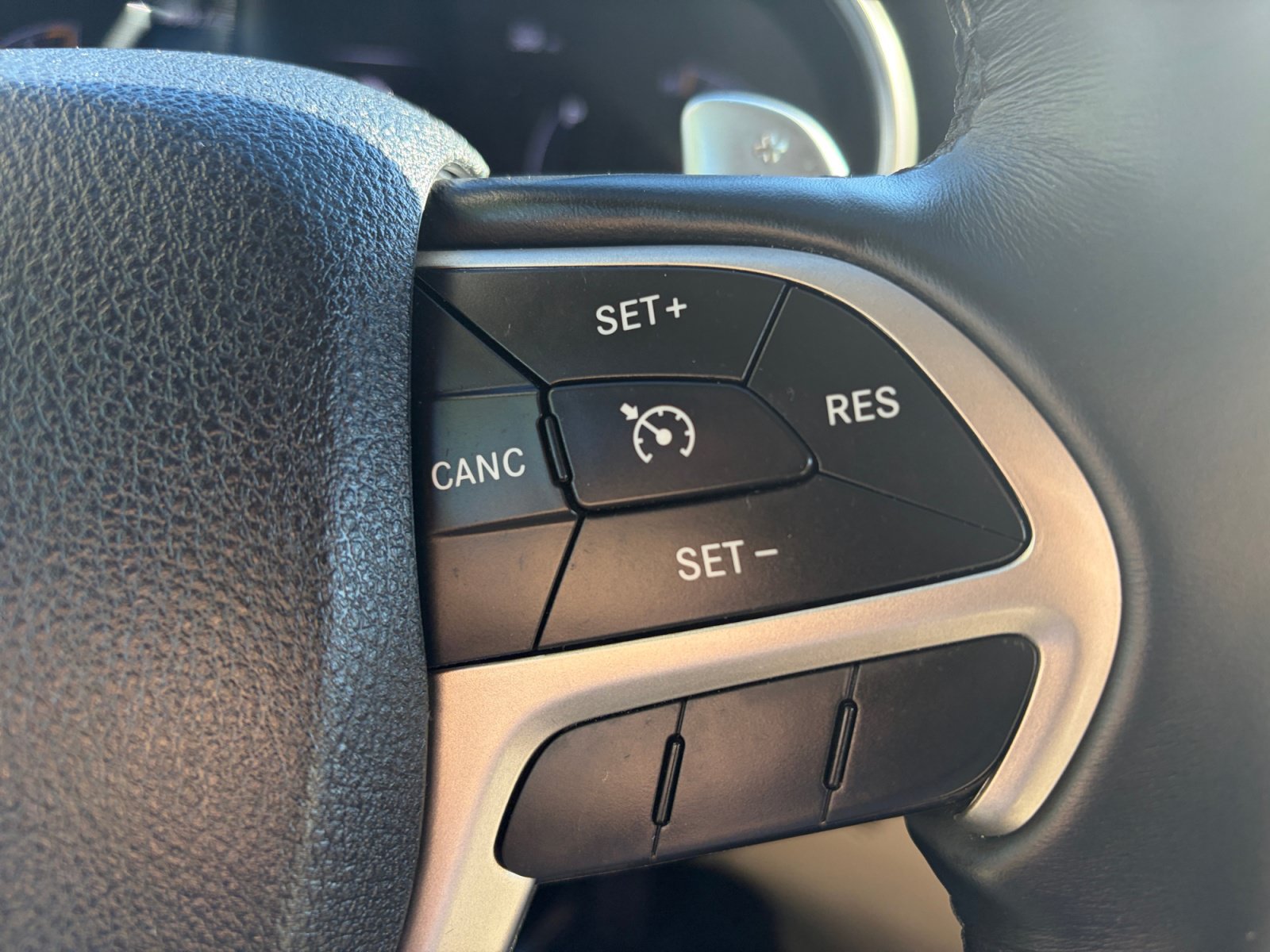 Used 2017 Jeep Grand Cherokee Limited AWD/4WD image 18