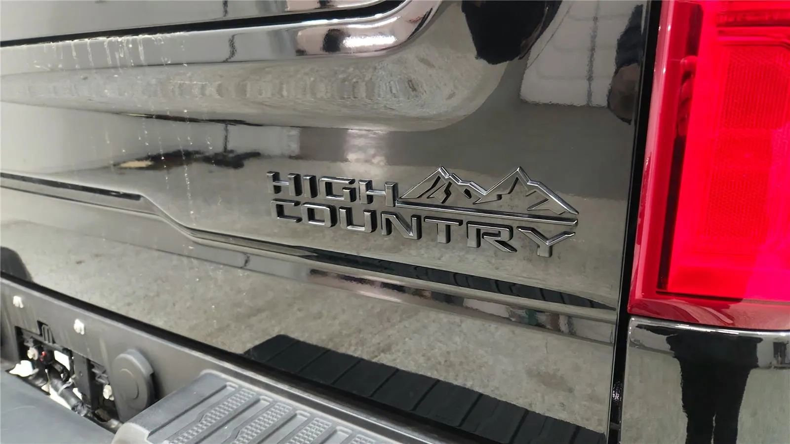 Used 2025 Chevrolet Silverado 1500 High Country w/ Midnight Edition image 23