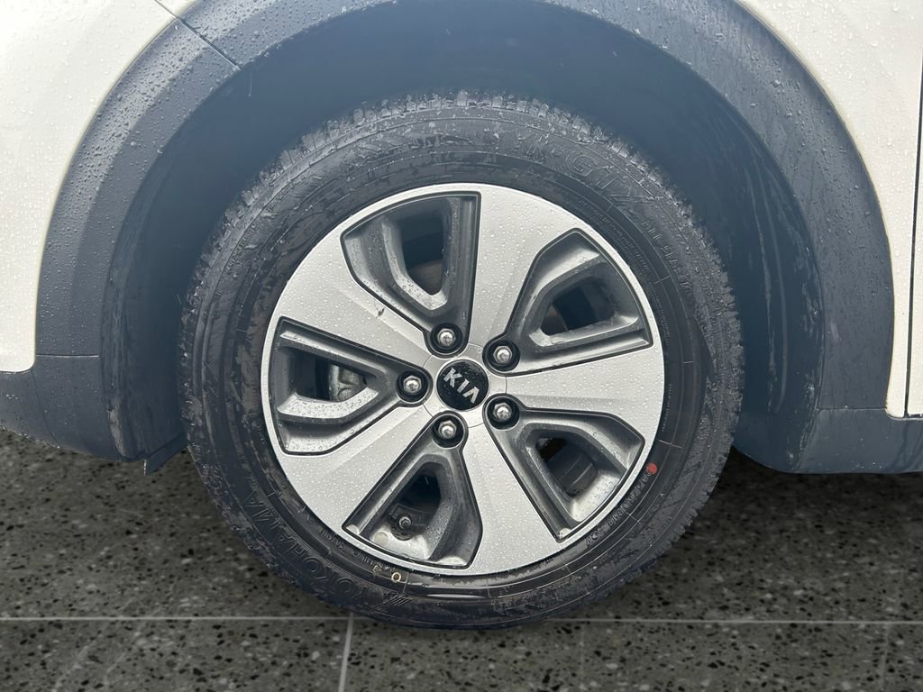 Used 2021 Kia Niro LX image 35