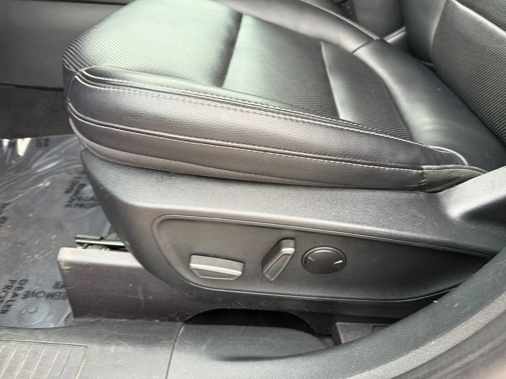 Used 2021 Ford Escape Titanium image 17