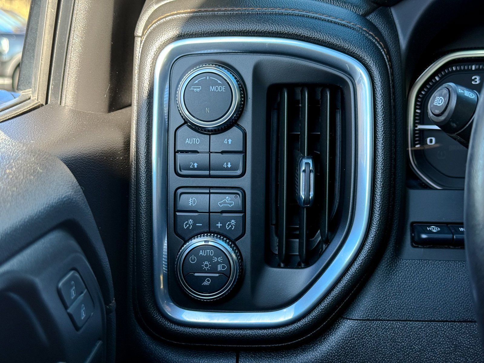 Used 2022 GMC Sierra 1500 AT4 w/ AT4 Premium Package image 33