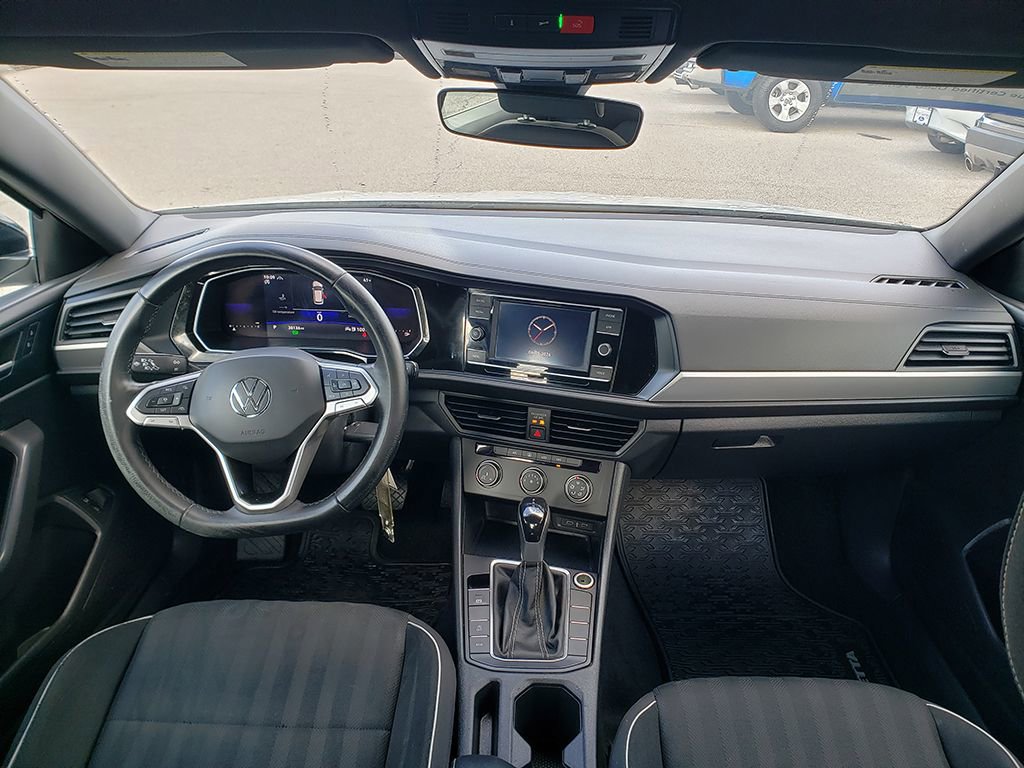 Used 2022 Volkswagen Jetta Sport image 16