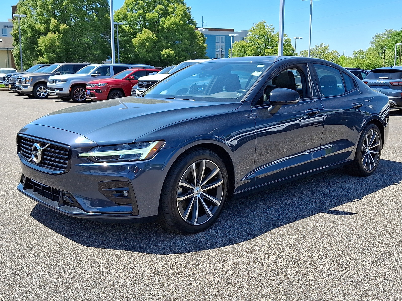 Used 2022 Volvo S60 B5 Momentum w/ Premium Package AWD/4WD image 5