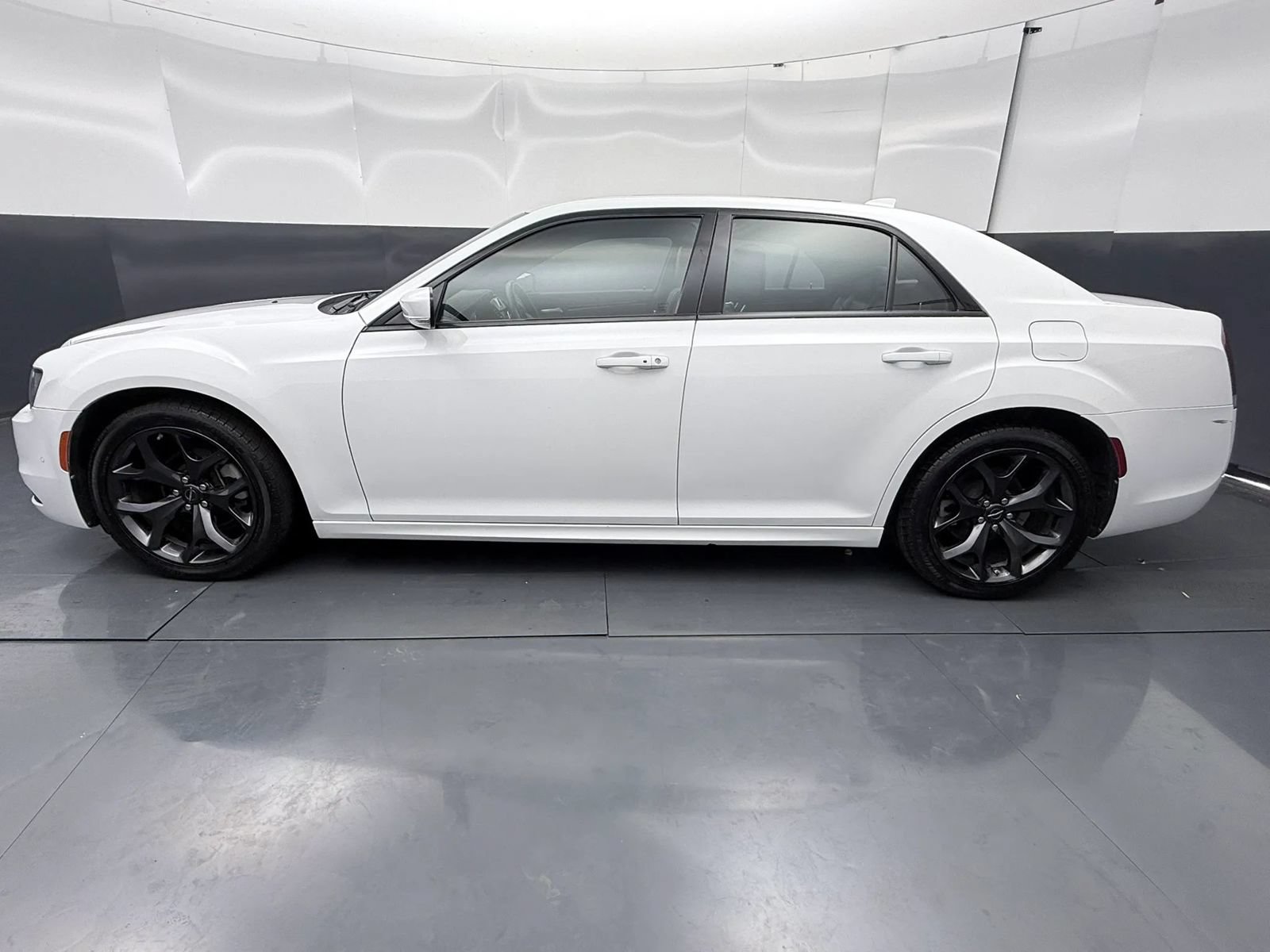 Used 2023 Chrysler 300 S RWD image 4