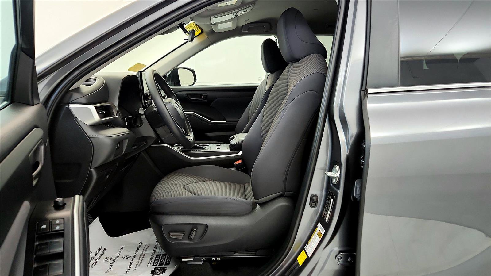 Certified 2023 Toyota Highlander L image 25