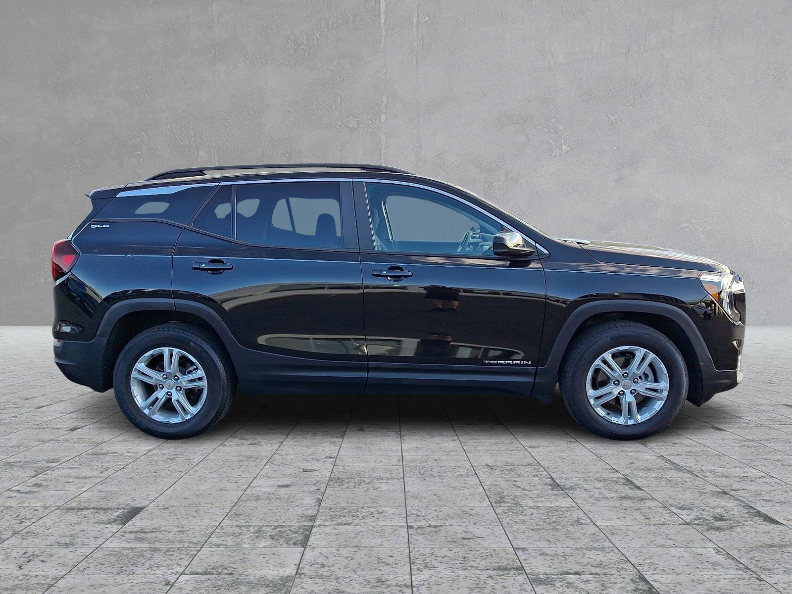 Certified 2022 GMC Terrain SLE w/ Driver Convenience Package FWD image 4