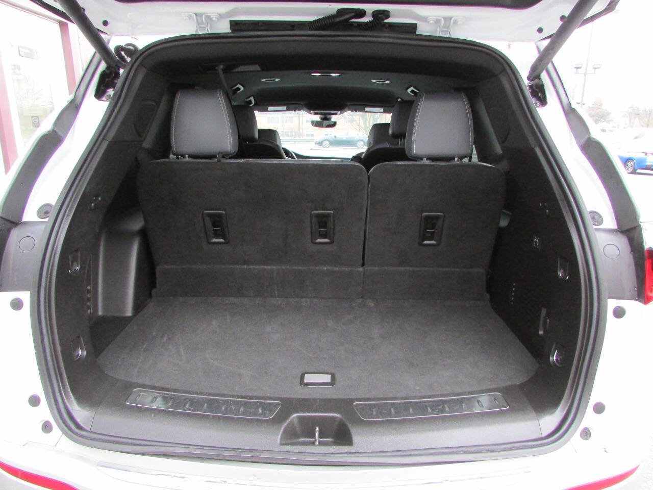 Used 2024 Buick Enclave Premium AWD/4WD image 4