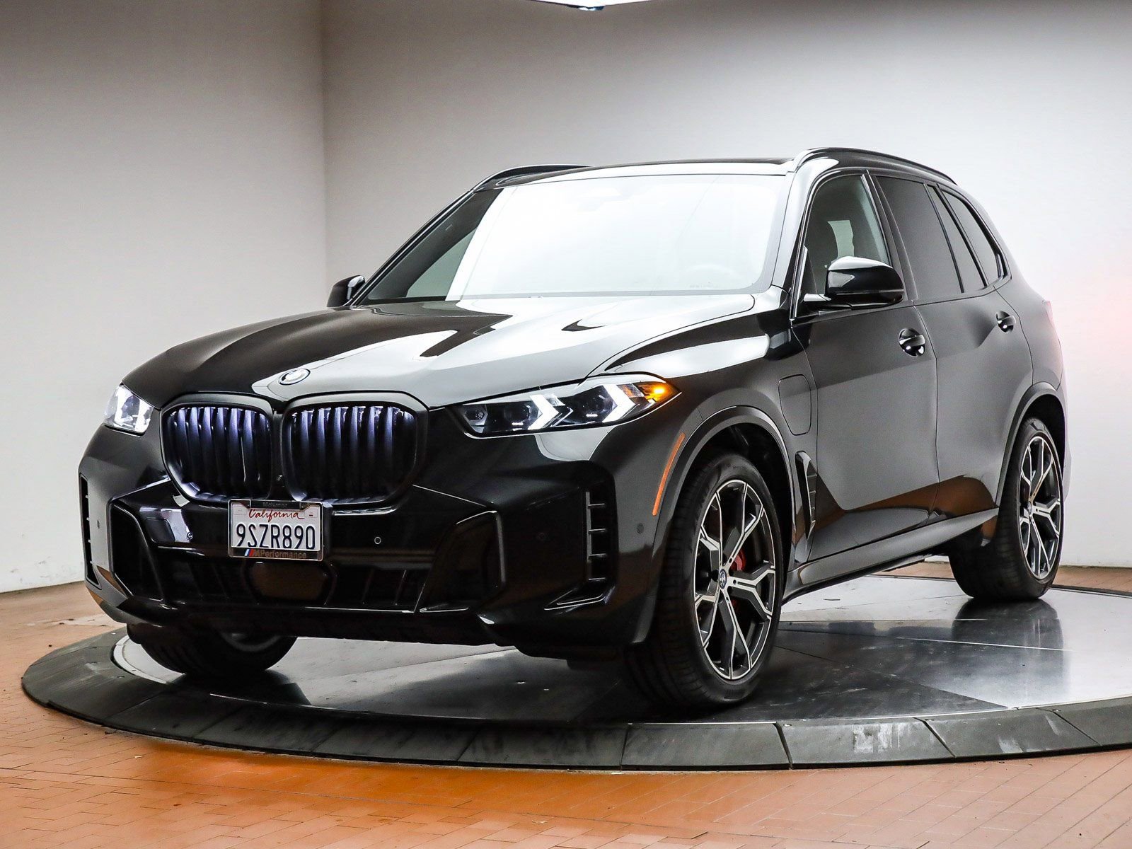 Certified 2025 BMW X5 xDrive50e w/ Executive Package image 1