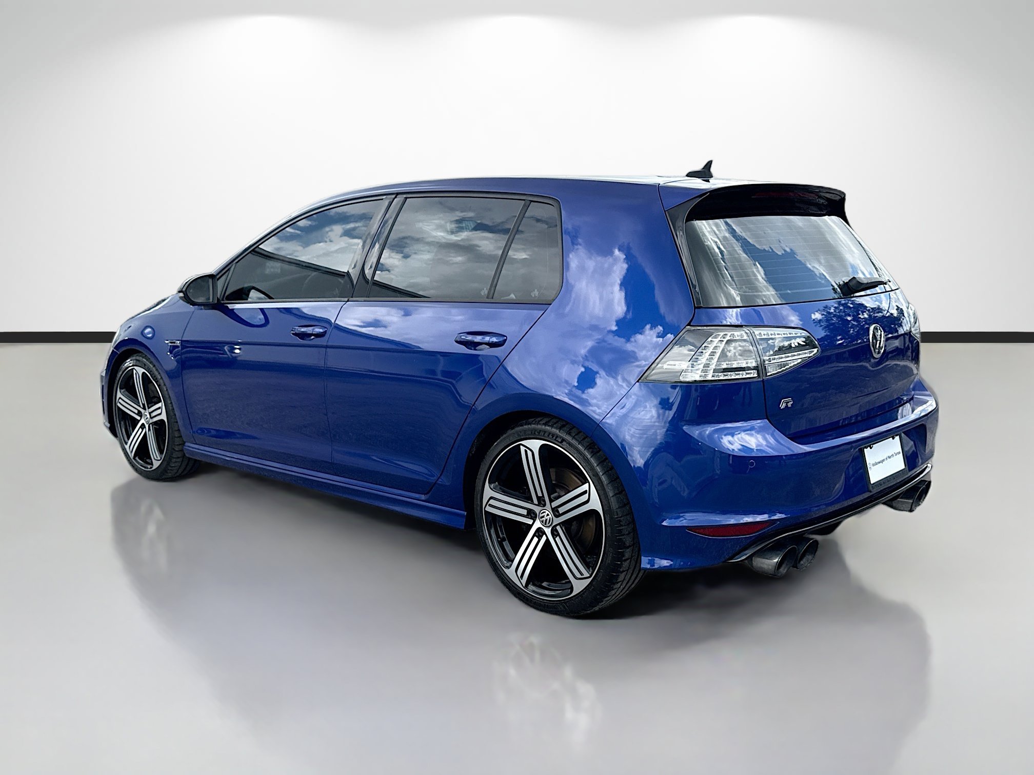 Used 2016 Volkswagen Golf R 4-Door w/ Driver Assistance Package AWD/4WD image 5