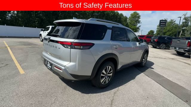 Used 2025 Nissan Pathfinder SL FWD image 8