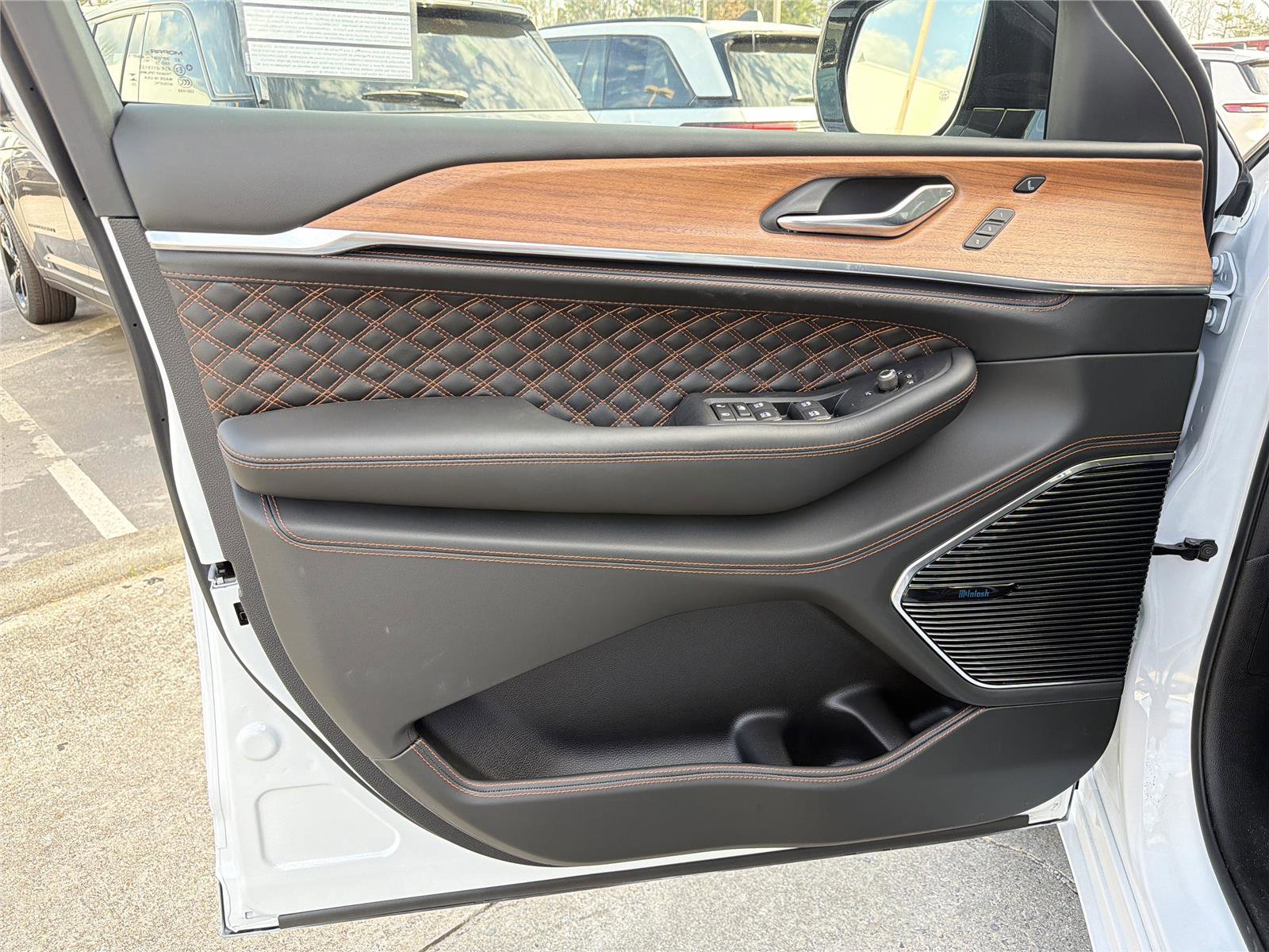 New 2026 Jeep Grand Cherokee Summit image 7