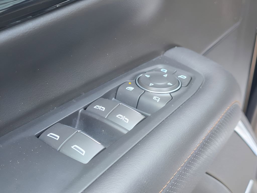 Used 2025 Chevrolet Suburban High Country image 20