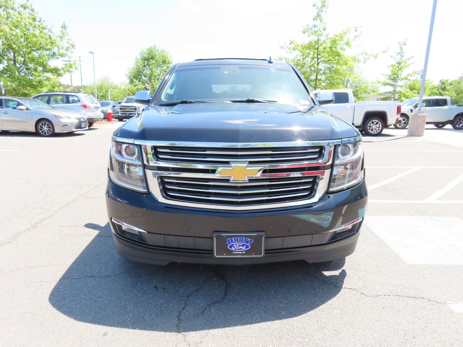 Used 2017 Chevrolet Suburban Premier AWD/4WD image 2