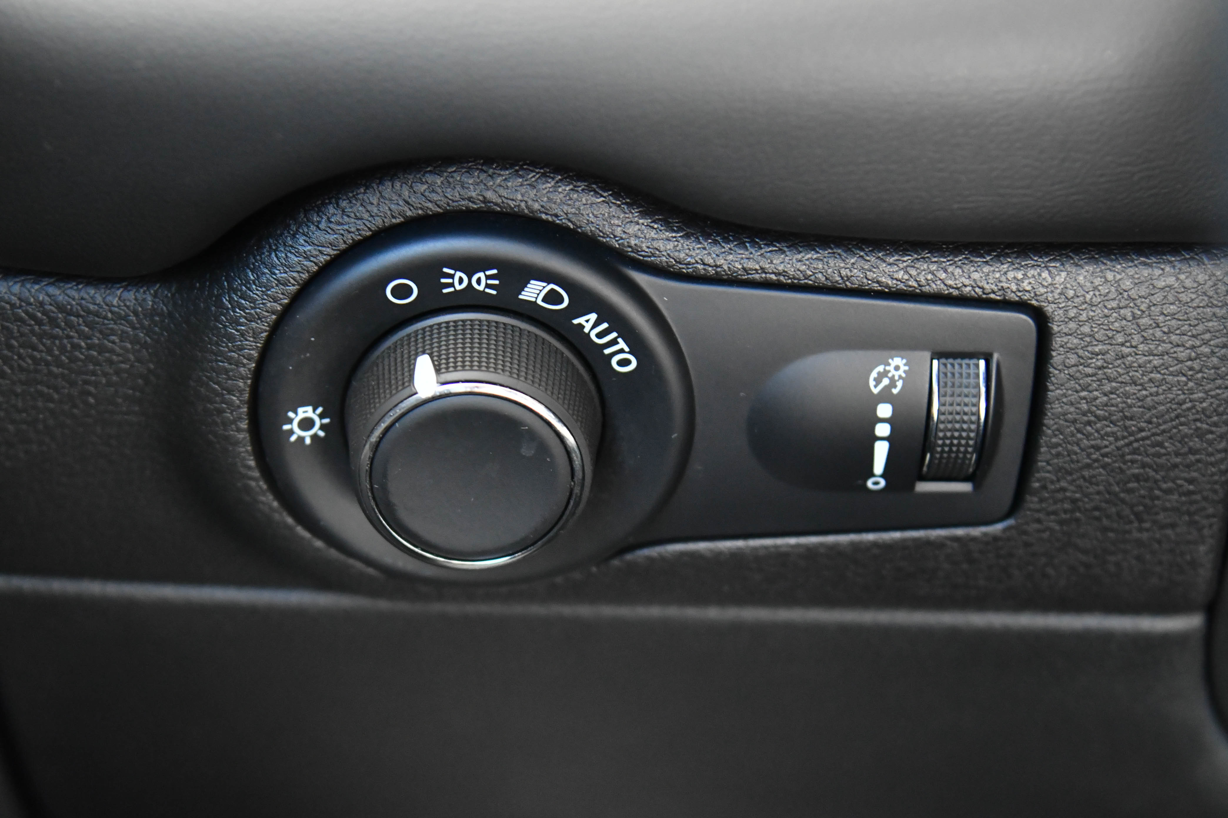 Used 2025 Dodge Durango GT image 35