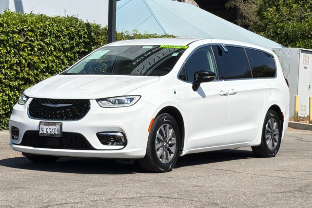 Used 2024 Chrysler Pacifica Limited FWD image 8