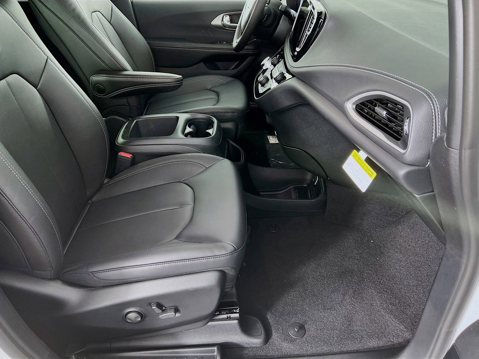 New 2026 Chrysler Pacifica Select FWD image 23