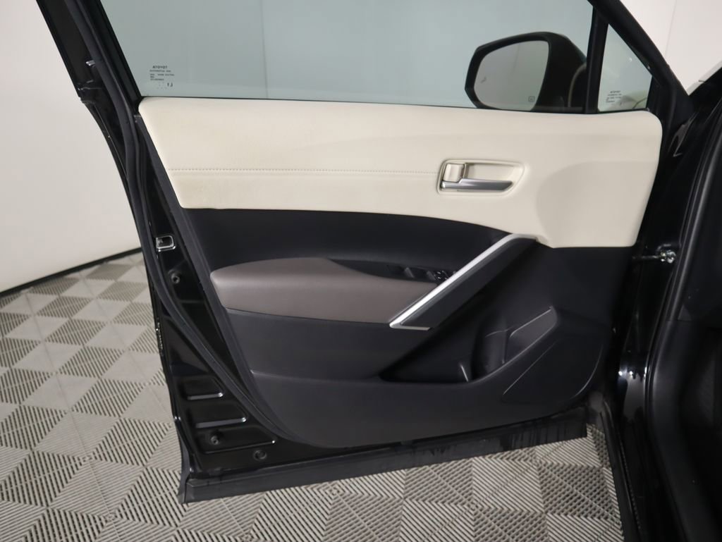 Used 2023 Toyota Corolla Cross XLE image 24